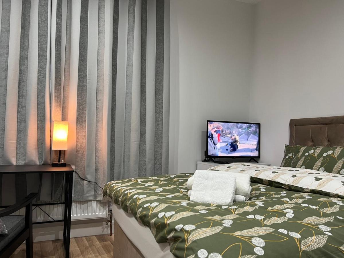 Park View Serviced Apartment - Next To Northolt Tube Station - Near Central London & Wembley Eksteriør bilde