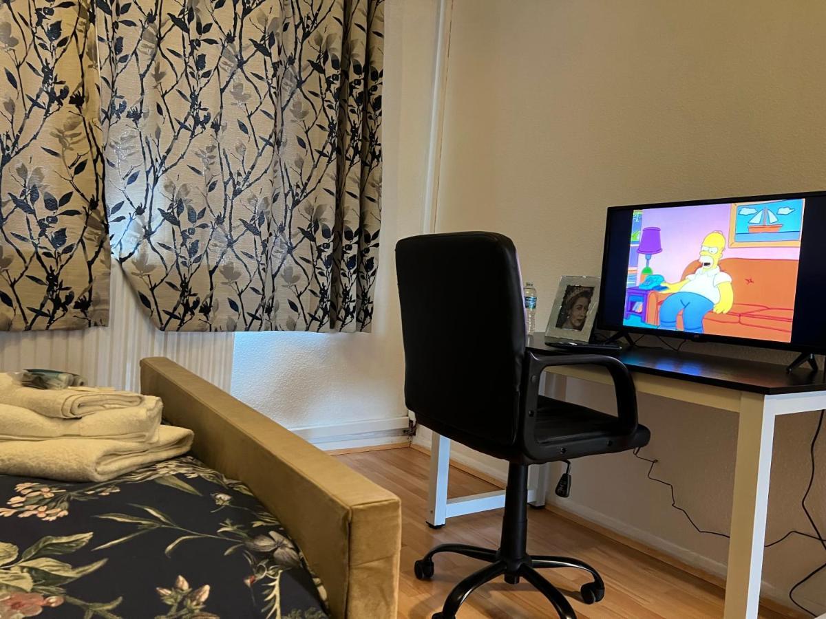Park View Serviced Apartment - Next To Northolt Tube Station - Near Central London & Wembley Eksteriør bilde