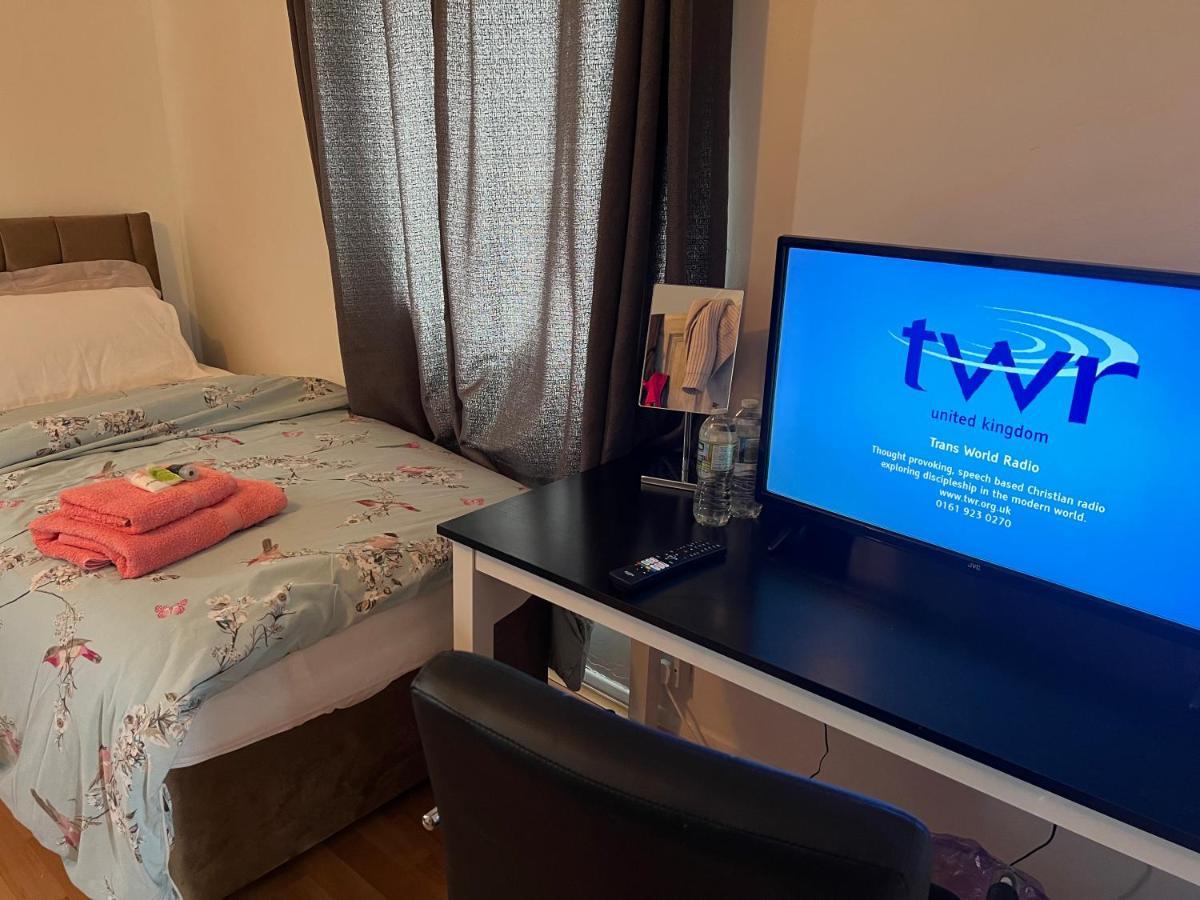 Park View Serviced Apartment - Next To Northolt Tube Station - Near Central London & Wembley Eksteriør bilde