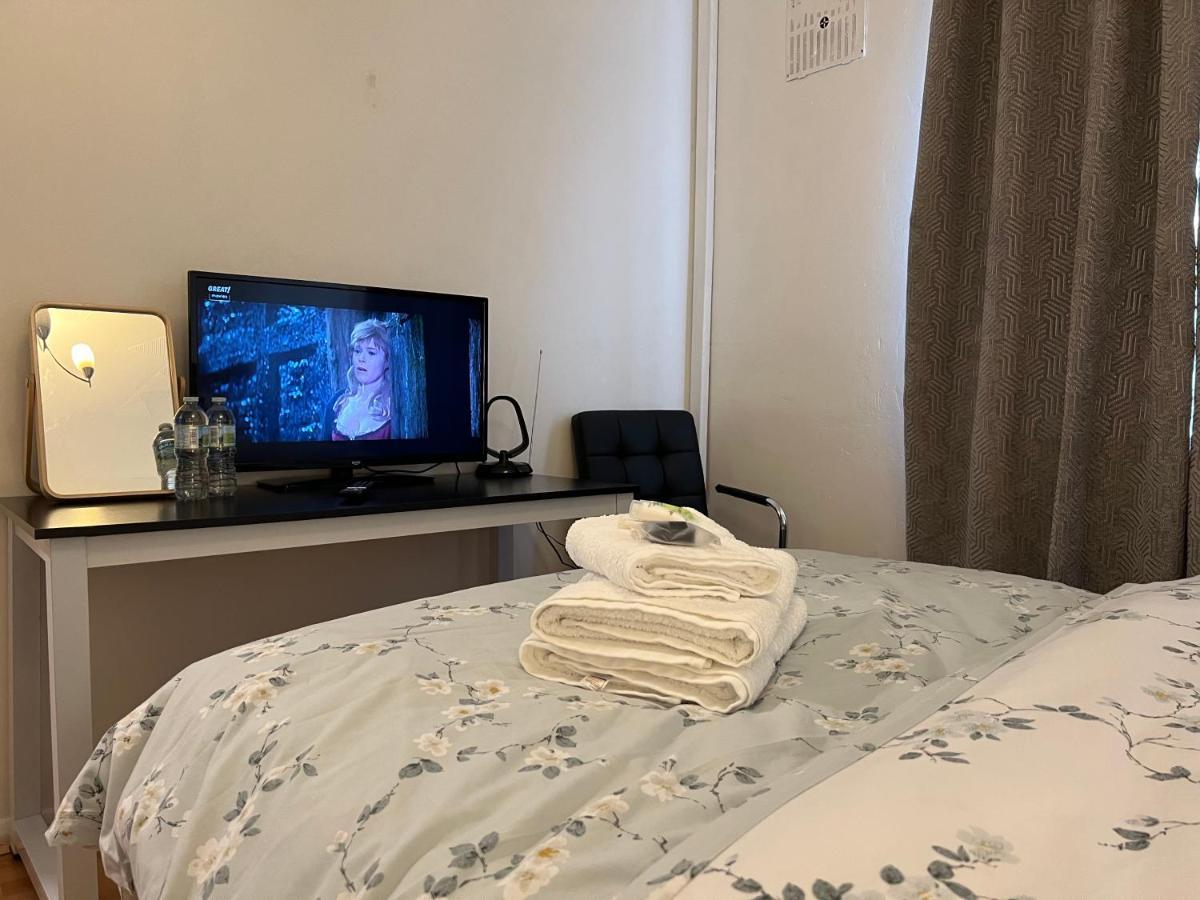 Park View Serviced Apartment - Next To Northolt Tube Station - Near Central London & Wembley Eksteriør bilde